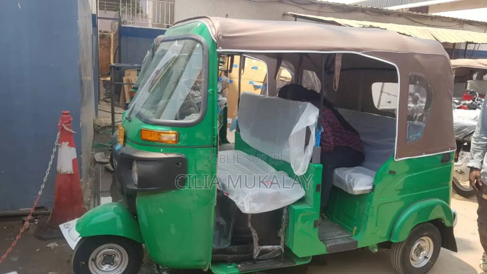 Neuf Bajaj RE 2025 Jaune
