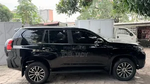 Toyota Land Cruiser Prado 2023 Noir