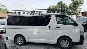 Toyota HiAce 2015 Blanc