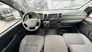 Toyota HiAce 2015 Blanc