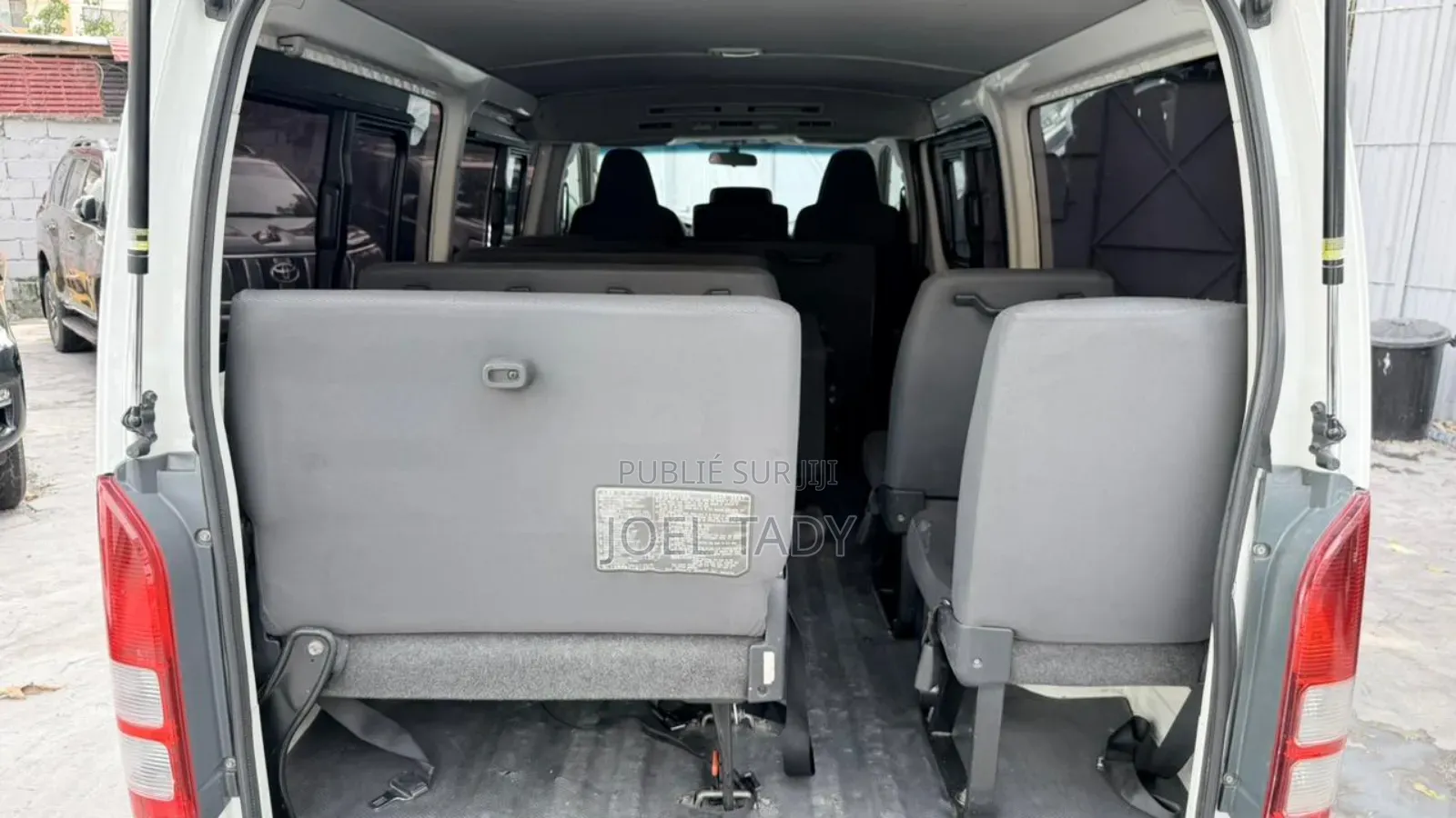 Toyota HiAce 2015 Blanc