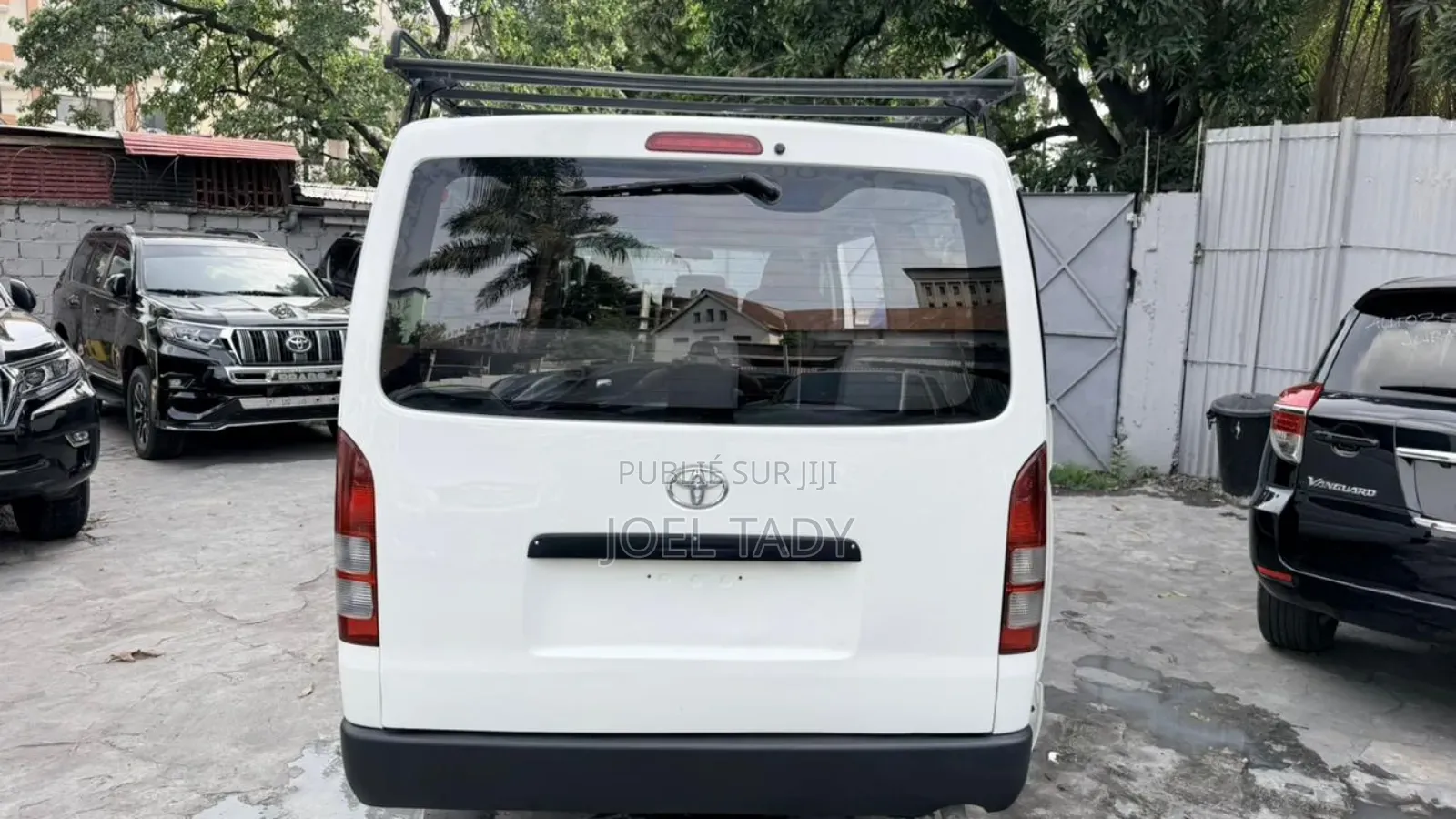 Toyota HiAce 2015 Blanc