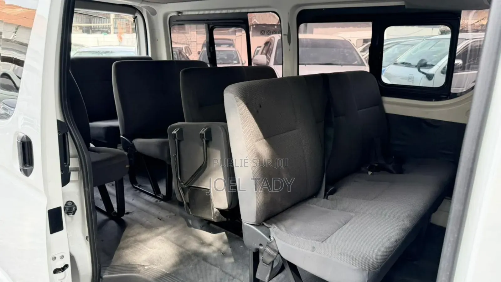 Toyota HiAce 2015 Blanc