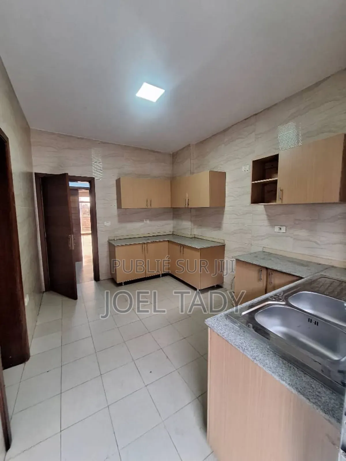 3chbre Appartement dans Empire Supreme, Lingwala à Louer