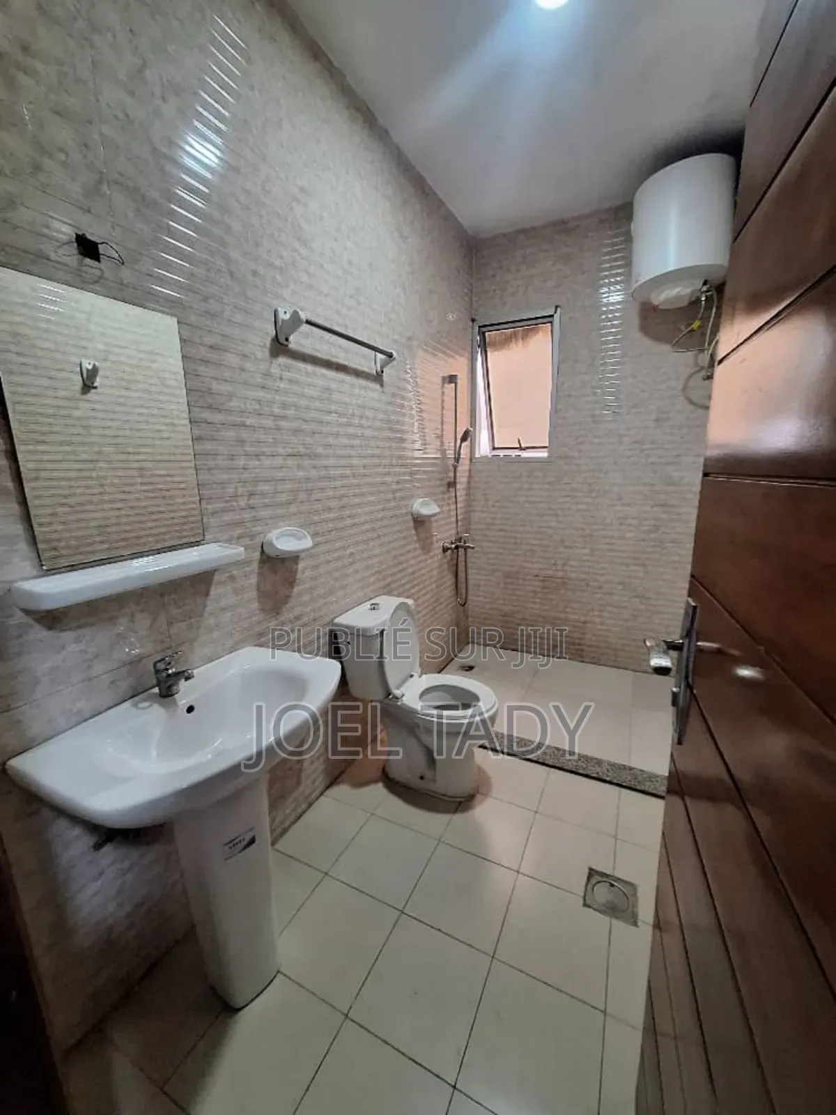 3chbre Appartement dans Empire Supreme, Lingwala à Louer