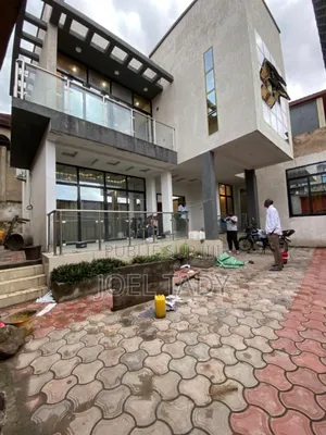 4chbre Villa dans Empire Supreme, Ngaliema à Louer