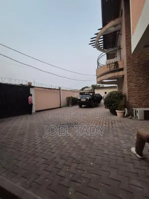 4chbre Villa dans Empire Supreme, Ngaliema à Vendre