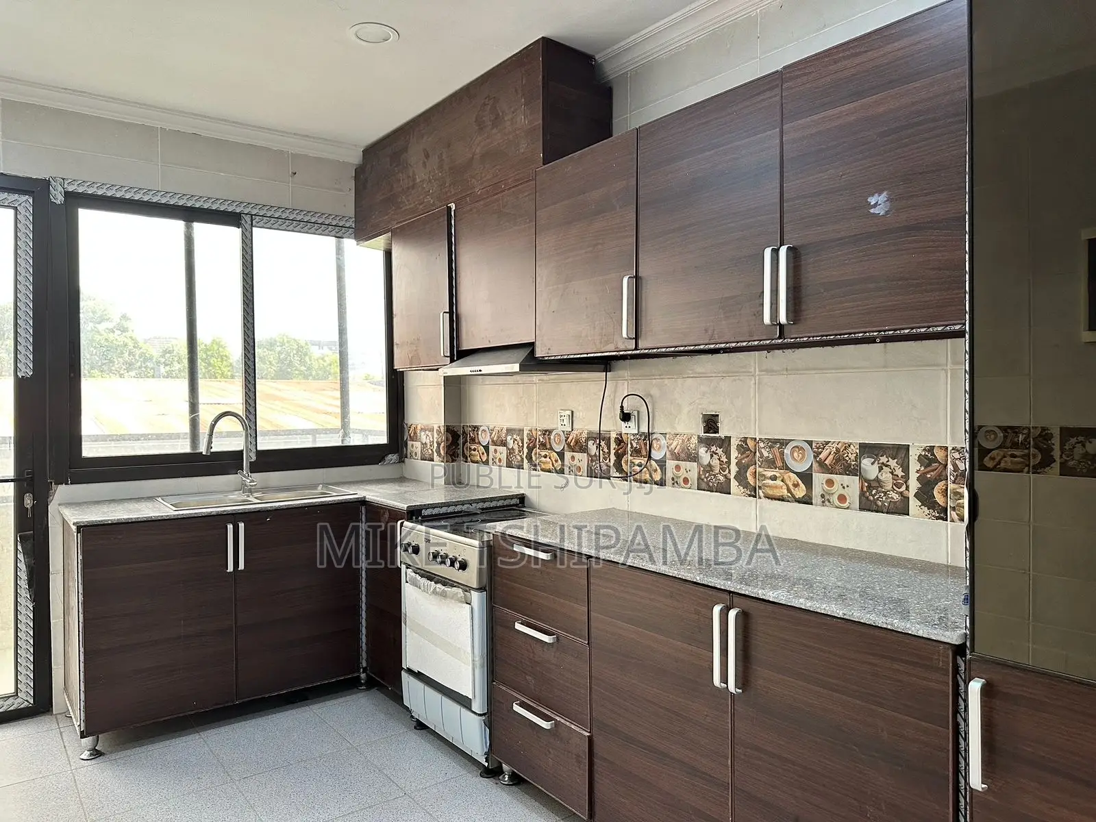 3chbre Appartement dans Appartements, Ngaliema à Louer