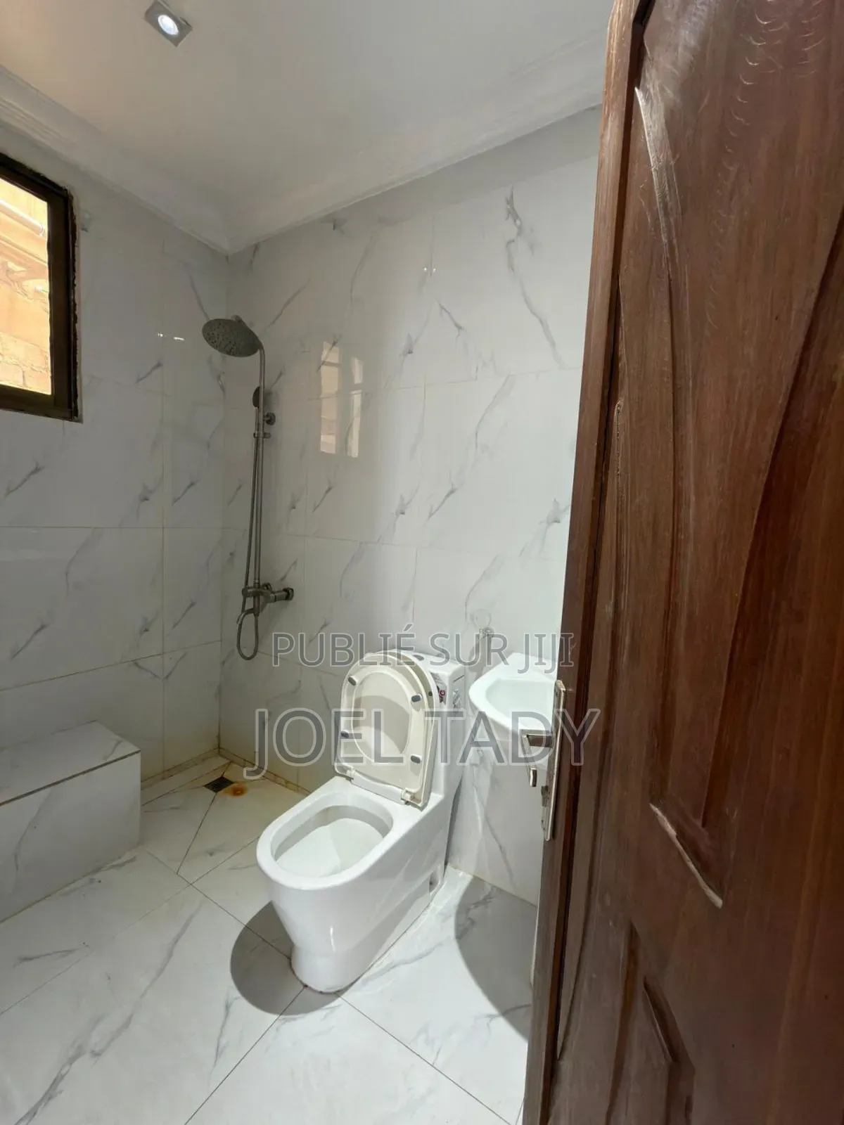 3chbre Appartement dans Empire Supreme, Ngaliema à Louer