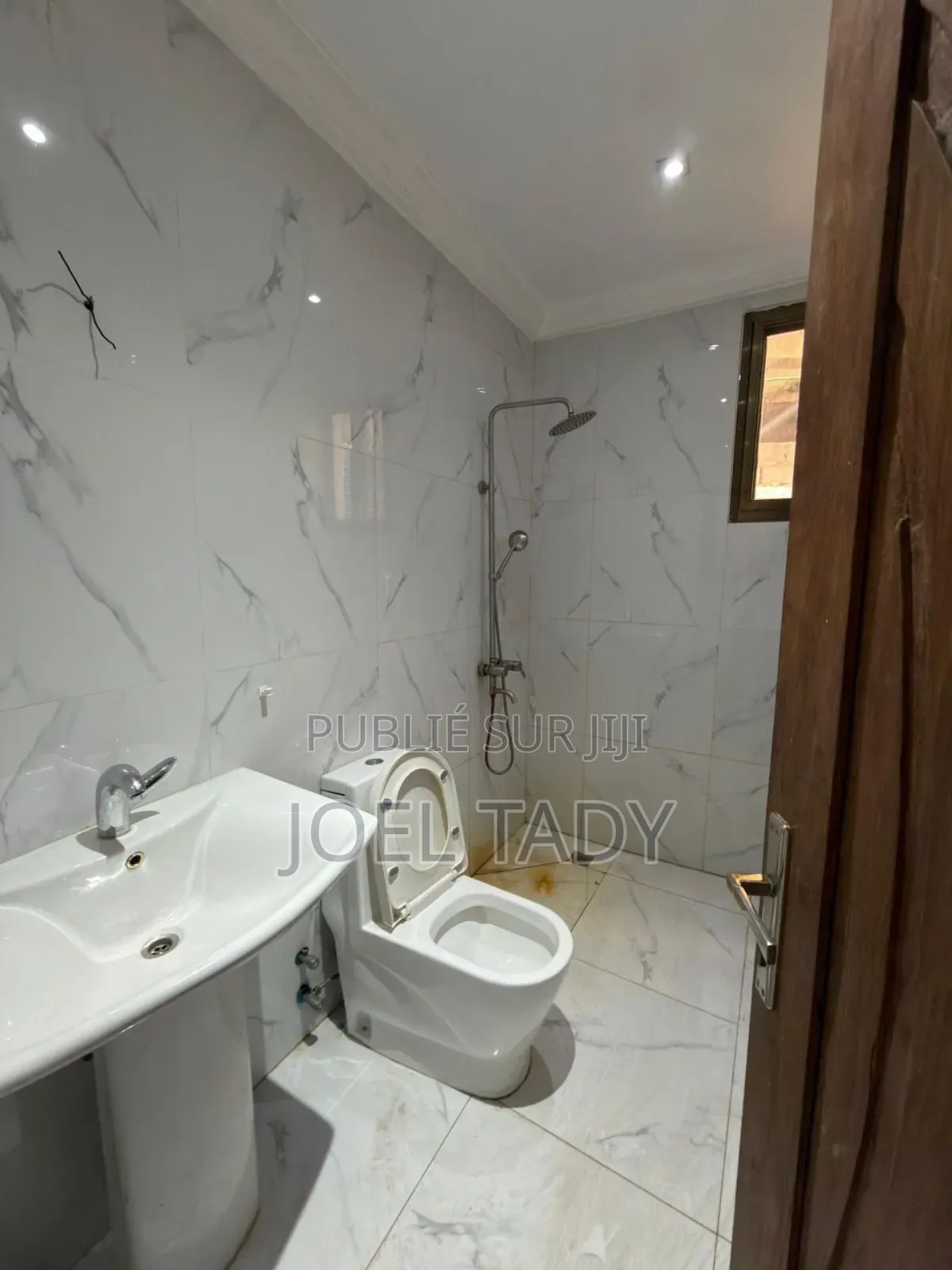 3chbre Appartement dans Empire Supreme, Ngaliema à Louer