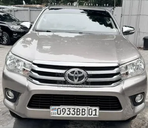 Toyota Hilux Revo Double Cab Deisel 2.4 AWD 2018 Beige