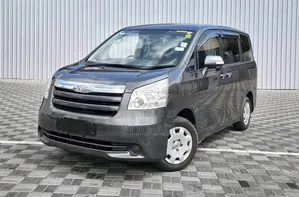Toyota Noah 2.0 143hp FWD (7 Seater) 2012 Gris