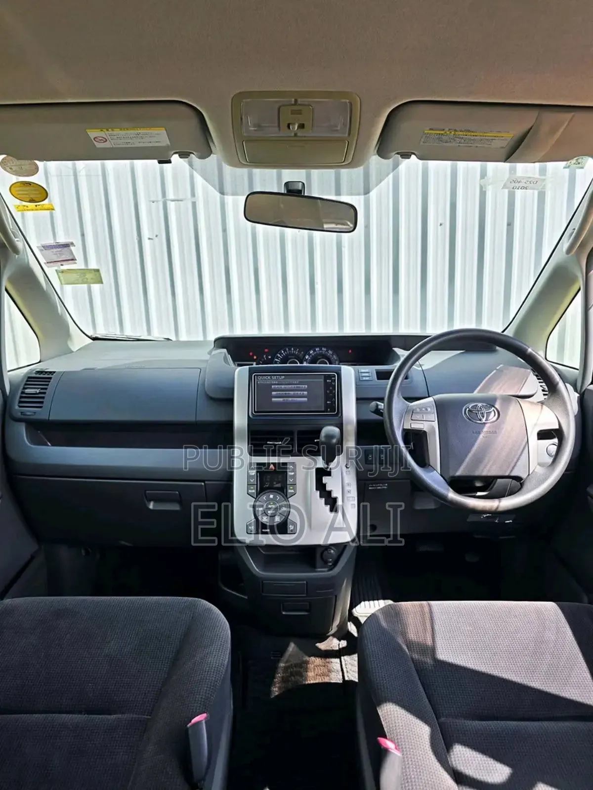 Toyota Noah 2.0 143hp FWD (7 Seater) 2012 Gris