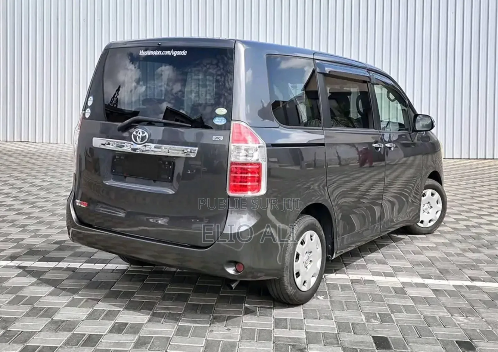 Toyota Noah 2.0 143hp FWD (7 Seater) 2012 Gris