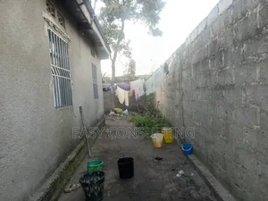 3chbre Villa dans Terre Jaune, Nsele à Vendre