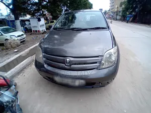 Toyota IST 2016 Marron