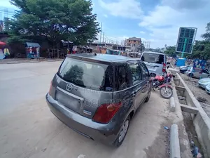 Toyota IST 2016 Marron