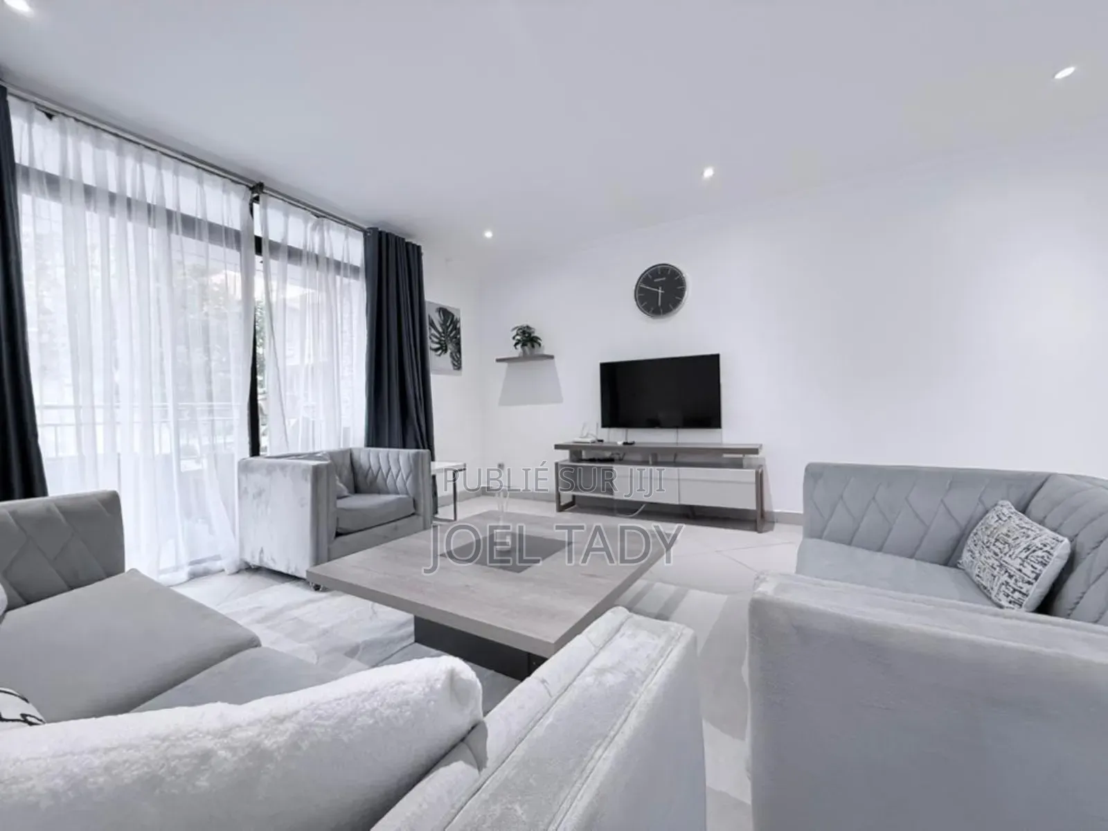 Furnished 3chbre Appartement dans Empire Supreme, Gombe à Louer