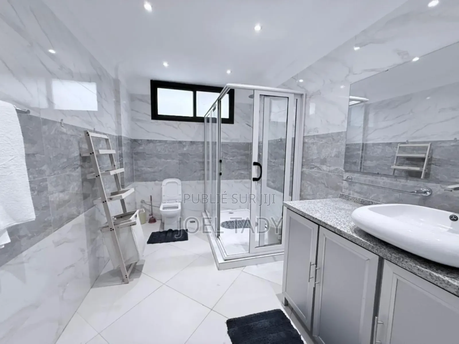 Furnished 3chbre Appartement dans Empire Supreme, Gombe à Louer