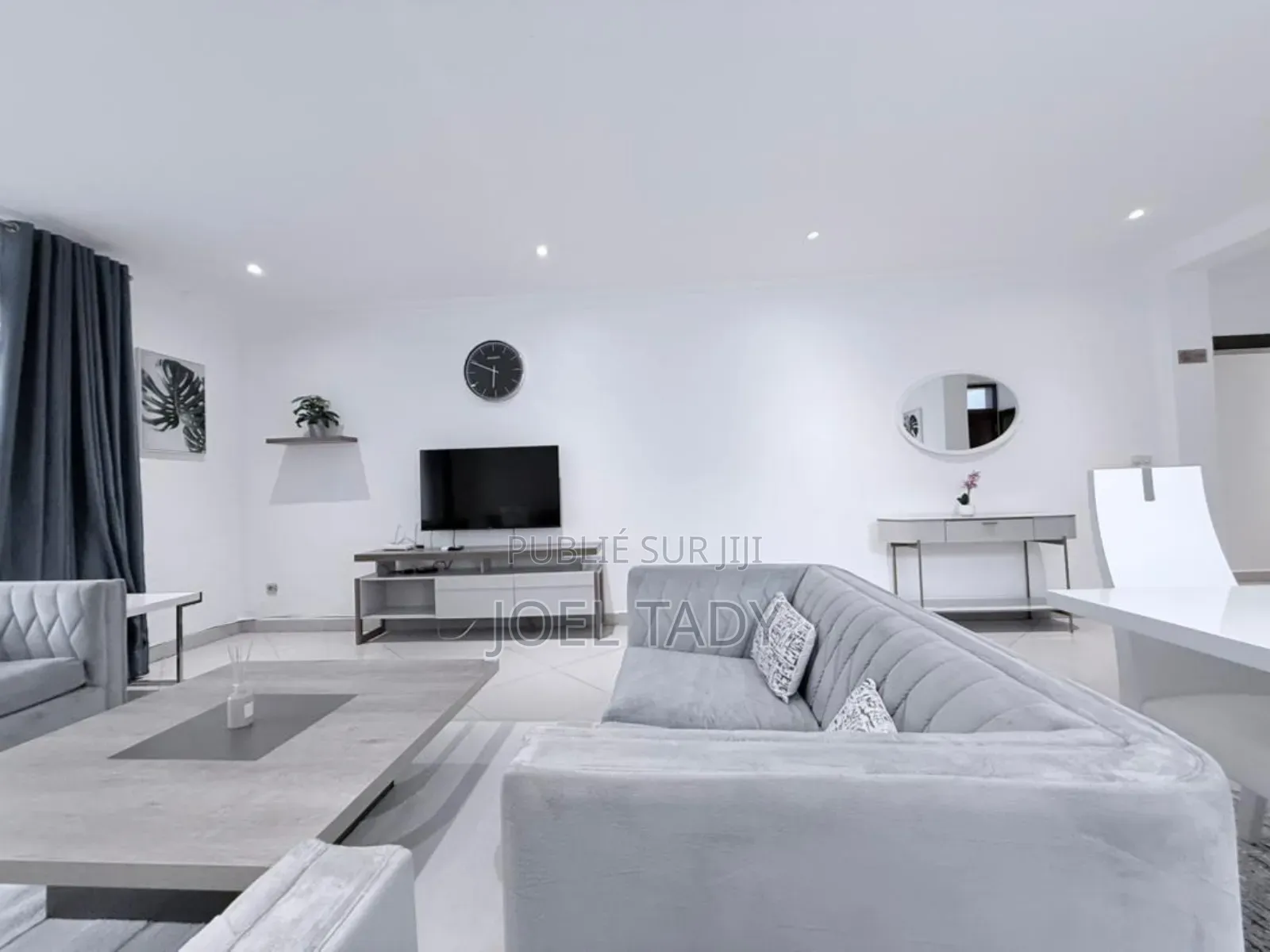 Furnished 3chbre Appartement dans Empire Supreme, Gombe à Louer