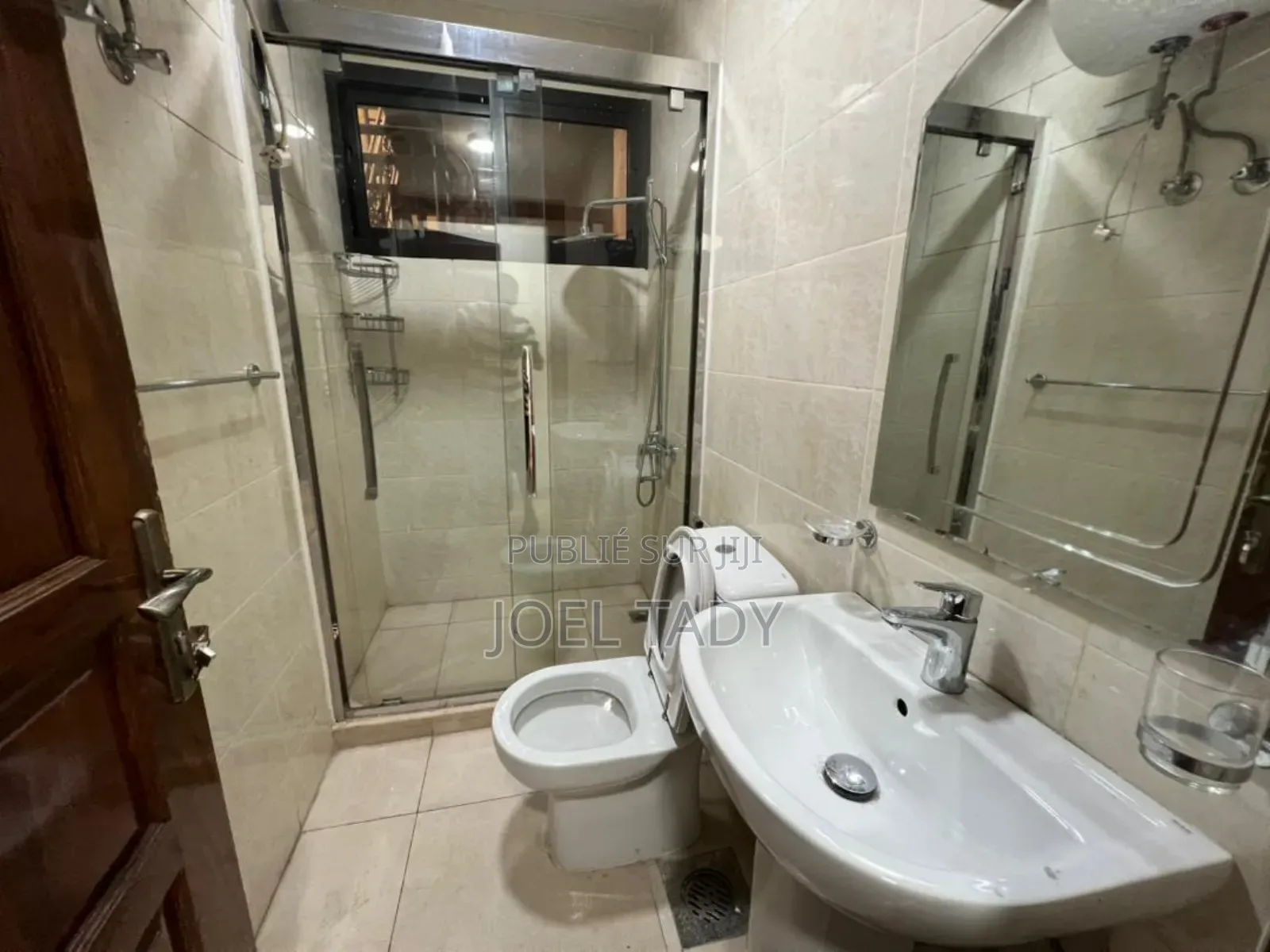 3chbre Appartement dans Empire Supreme, Ngaliema à Louer