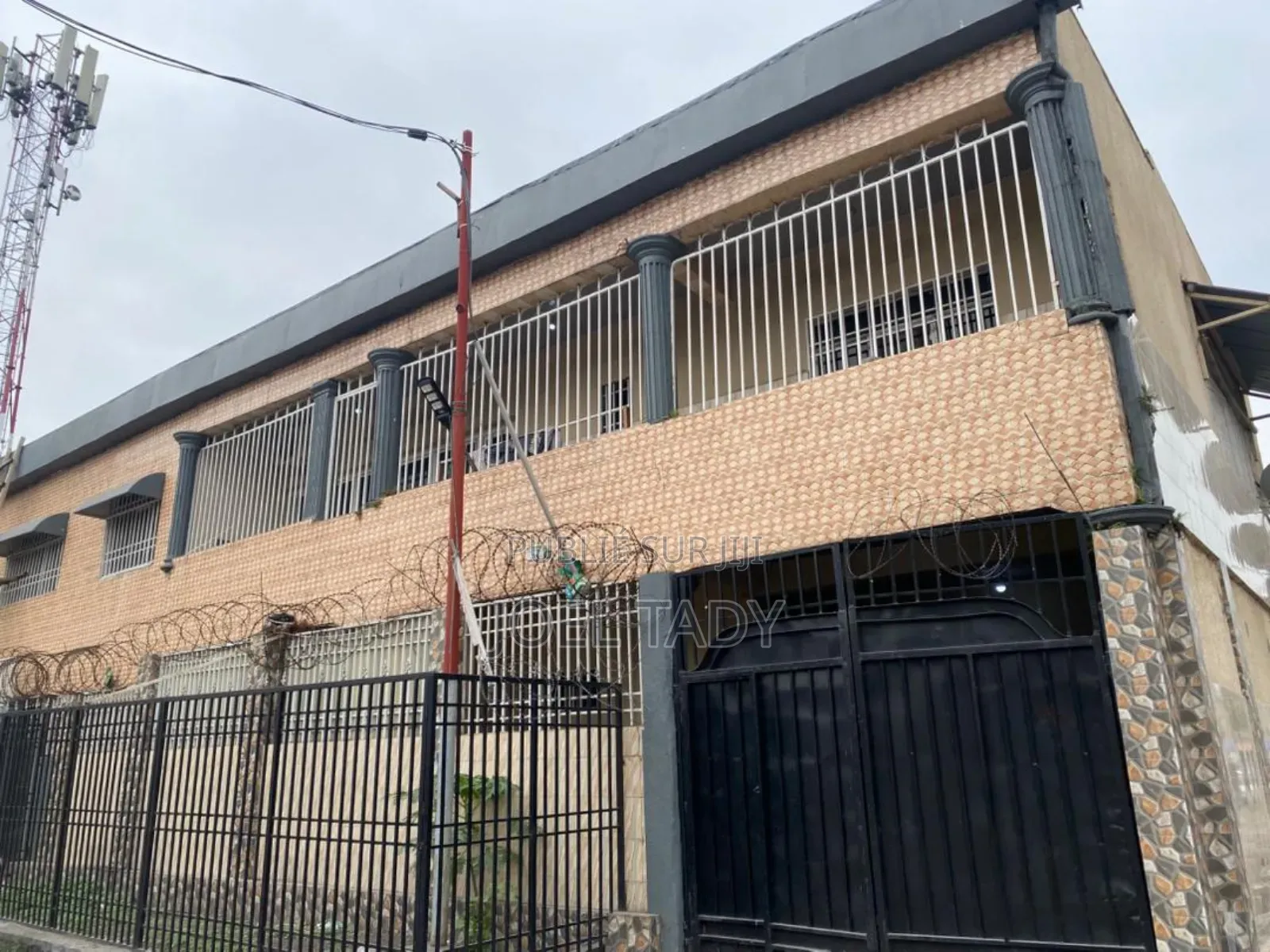 3chbre Maison dans Empire Supreme, Bandalungwa à Vendre