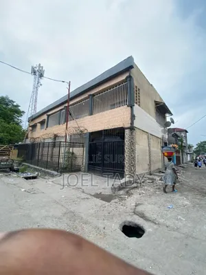 3chbre Maison dans Empire Supreme, Bandalungwa à Vendre