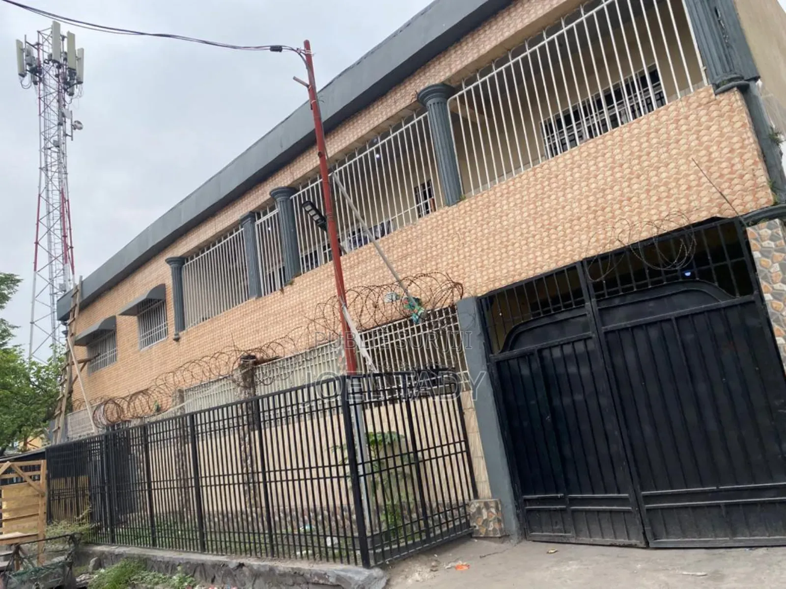 3chbre Maison dans Empire Supreme, Bandalungwa à Vendre