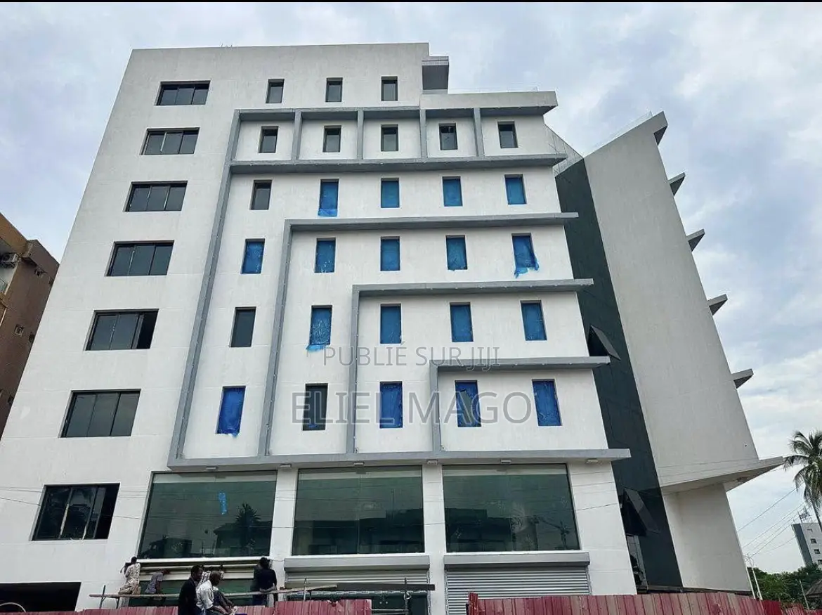 Vente d'Un Immeuble Nouvellement Construit Dans La Commune De La Gombe