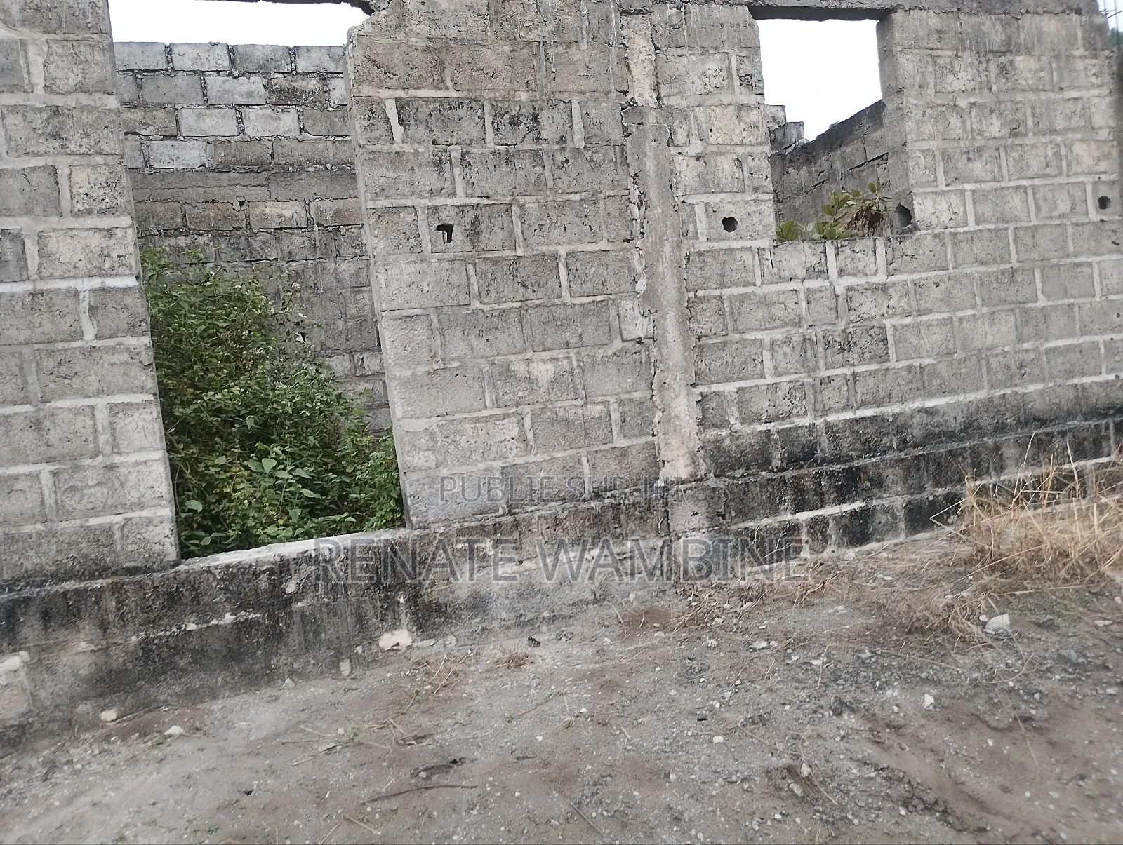 Une Parcelle À Vendre