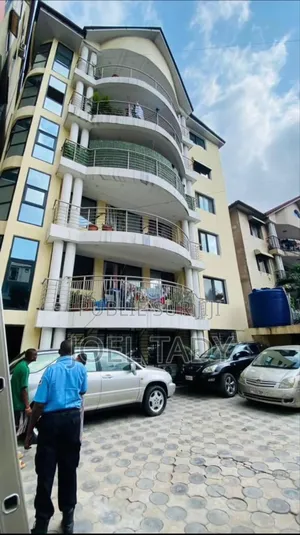 18chbre Blocs d'appartements dans Empire Supreme, Lingwala à Vendre