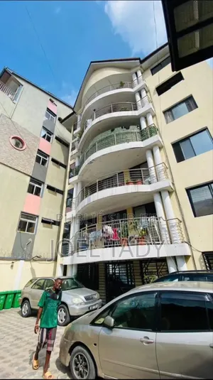 18chbre Blocs d'appartements dans Empire Supreme, Lingwala à Vendre