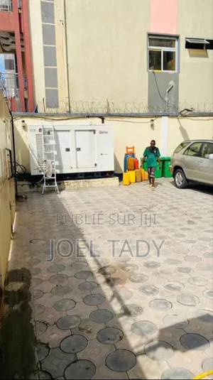 18chbre Blocs d'appartements dans Empire Supreme, Lingwala à Vendre