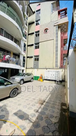 18chbre Blocs d'appartements dans Empire Supreme, Lingwala à Vendre