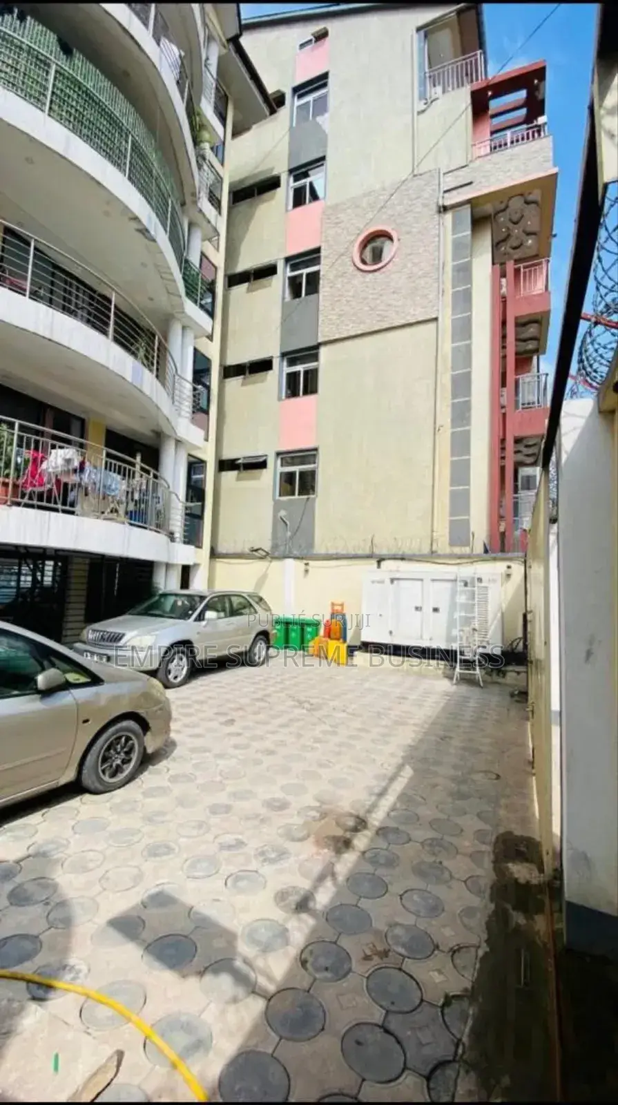 18chbre Blocs d'appartements dans Empire Supreme, Lingwala à Vendre