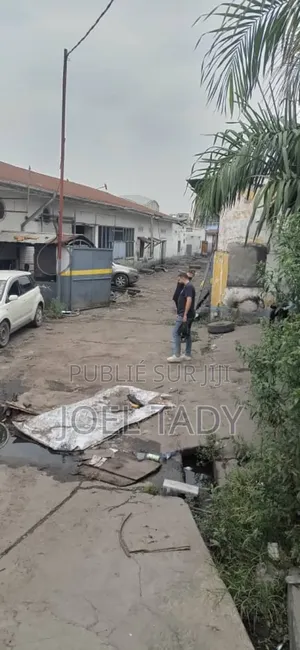 11chbre Maison de ville/terrasse dans Empire Supreme, Limete à Vendre