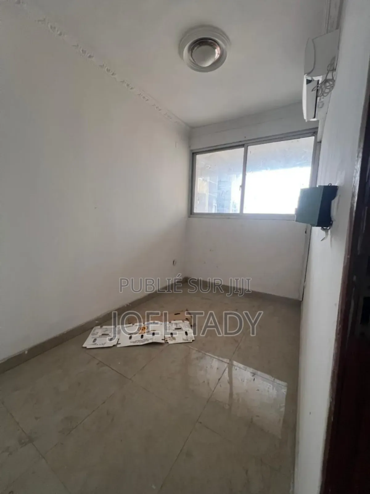 3chbre Appartement dans Empire Supreme, Kintambo à Louer