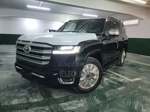 Nouveau Toyota Land Cruiser LC300 2025 Noir