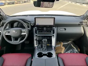 Nouveau Toyota Land Cruiser LC300 2025 Noir