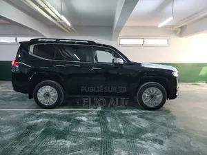 Nouveau Toyota Land Cruiser LC300 2025 Noir