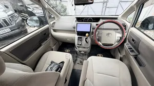 Toyota Noah 2.0 158hp FWD (8 Seater) 2012 Bleu