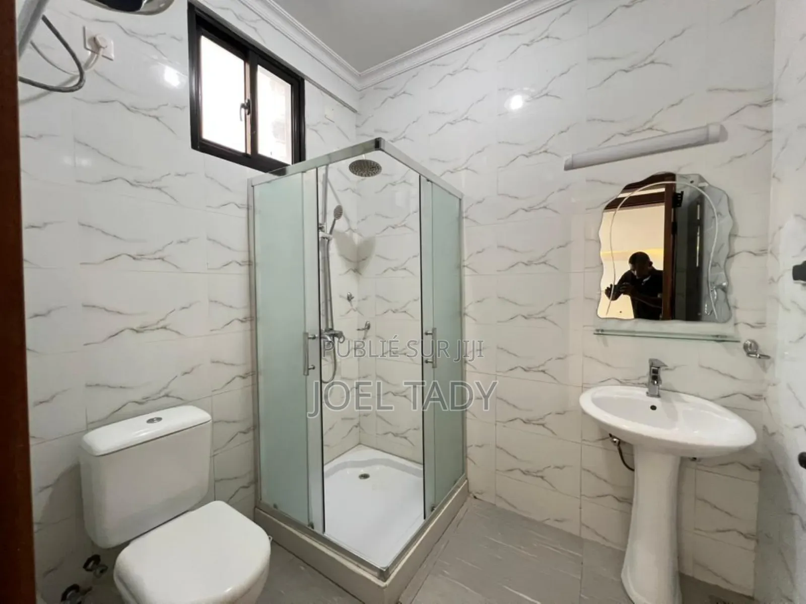 3chbre Appartement dans Empire Supreme, Ngaliema à Louer