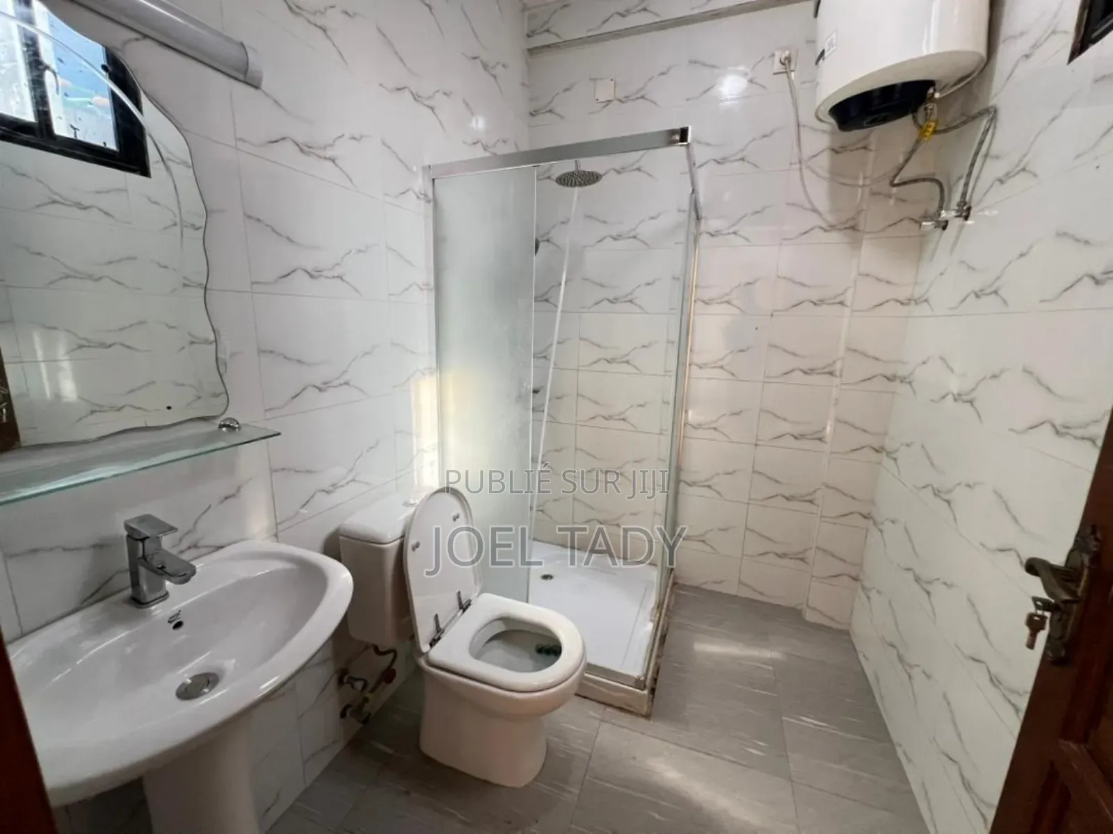 3chbre Appartement dans Empire Supreme, Ngaliema à Louer