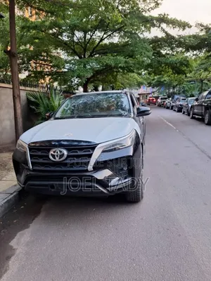 Nouveau Toyota Fortuner 2025 Bleu