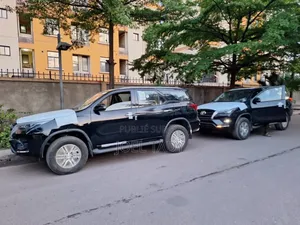 Nouveau Toyota Fortuner 2025 Bleu