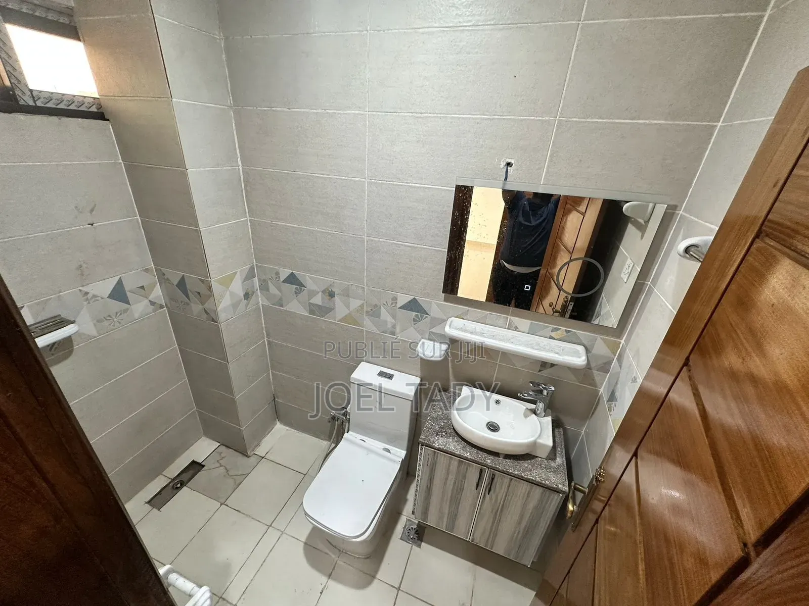 3chbre Appartement dans Empire Supreme, Ngaliema à Louer