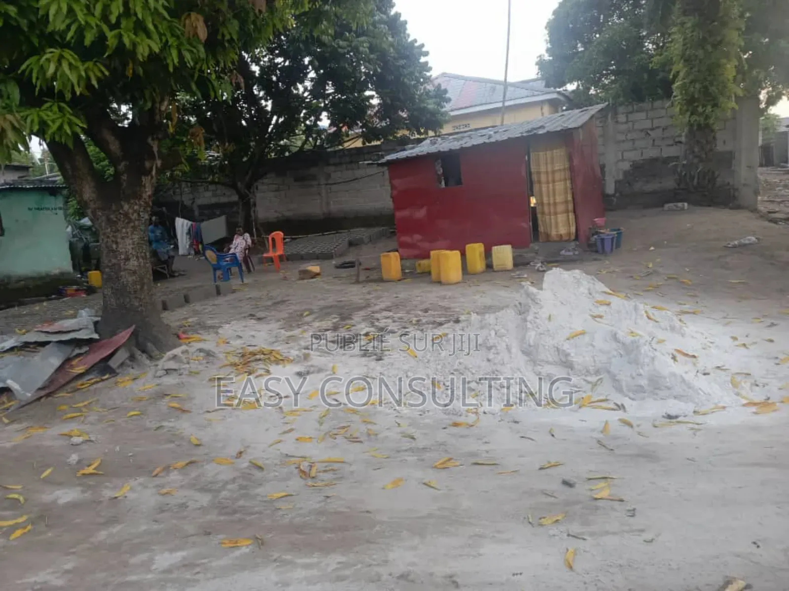 Parcelle À Vendre – N’Sele, 1ère Avenue Après l'Asphalte 3 Paillotes