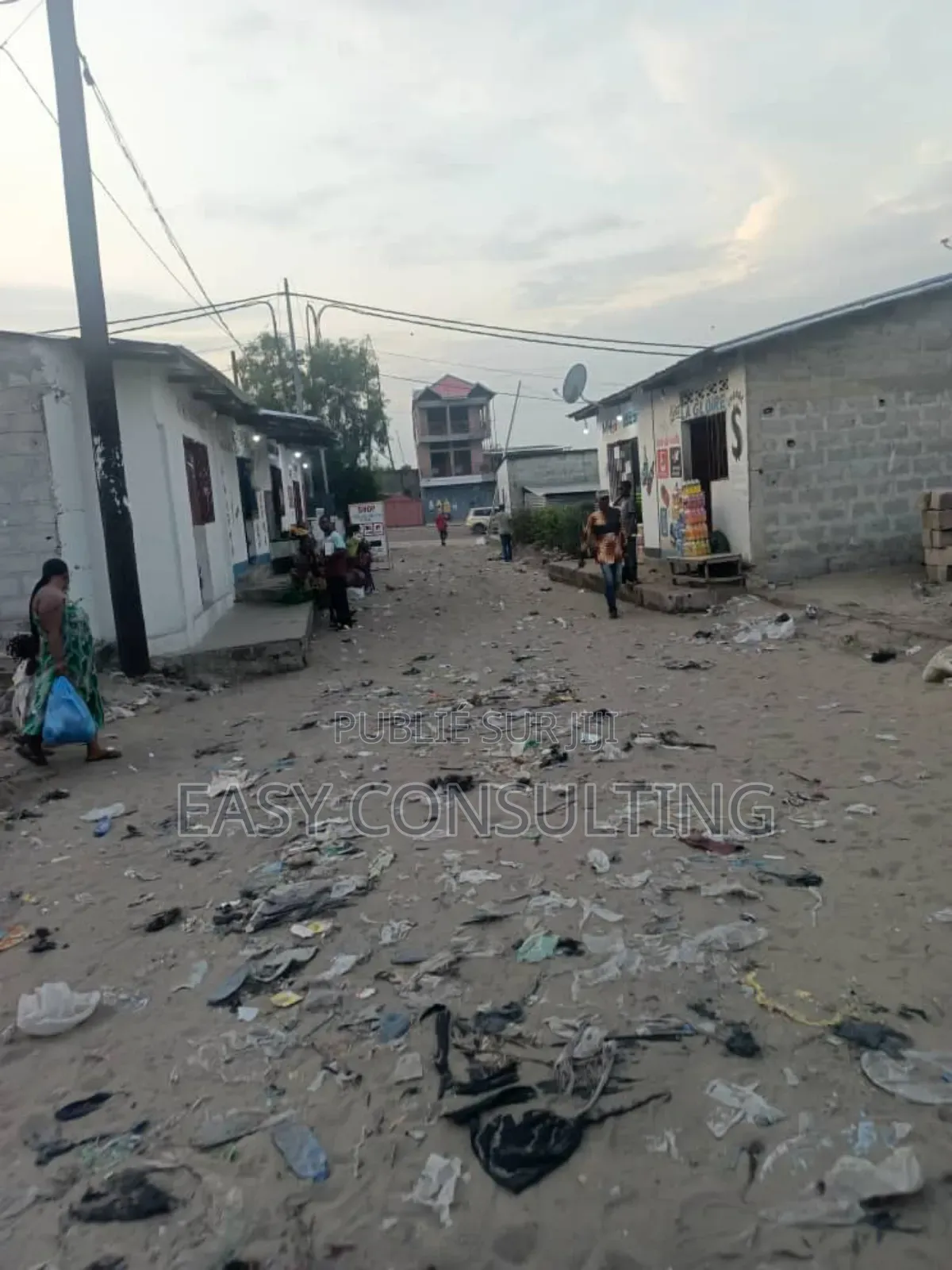 Parcelle À Vendre – N’Sele, 1ère Avenue Après l'Asphalte 3 Paillotes