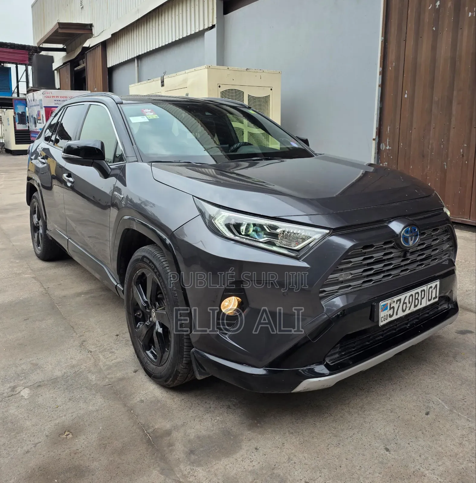 Toyota RAV4 XLE 2021 Gris
