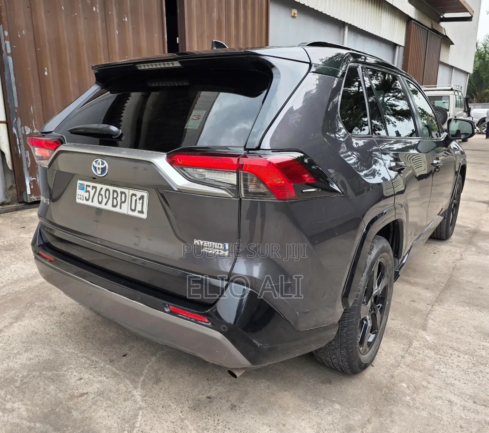 Toyota RAV4 XLE 2021 Gris